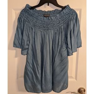 Women's blue top. Lg